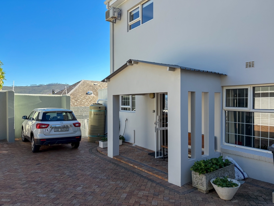 3 Bedroom Property for Sale in Vredehoek Western Cape